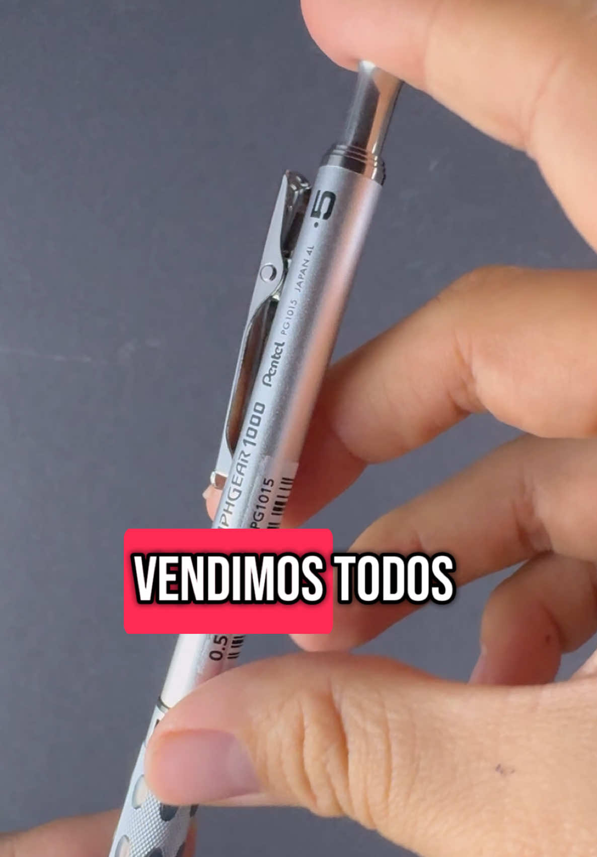 El portaminas más buscado volvió y en más versiones Si eres de los que busca precisión real al dibujar o escribir, el GraphGear 1000 de Pentel es para ti. Ahora en 0.3, 0.5, 0.7 y 0.9. ✨ Diseño metálico, agarre firme y punta retráctil. 📦 ¡Corre porque se agota cada 3 días! 📍Disponible en Peter y el Arte. #graphgear1000 #portaminas #pentel #materialesdearte #dibujotecnico #dibujoprofesional #papeleriacreativa #artistaperu #dibujo #diseñografico #tiendadearte
