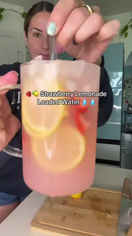 Strawberry Lemonade Loaded Water #loadedwater #hydrate #water #electrolytes #electrolytedrink #summerdrink #summerdrinkideas #strawberrylemonade 