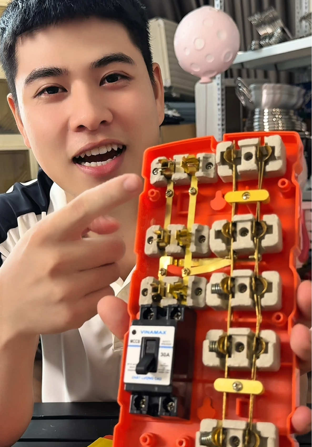 Combo Ổ cắm chịu tải lõi sứ chịu tải , không dây đi kèm phích lõi sứ 6000w Vinamax chống cháy chống va đập 