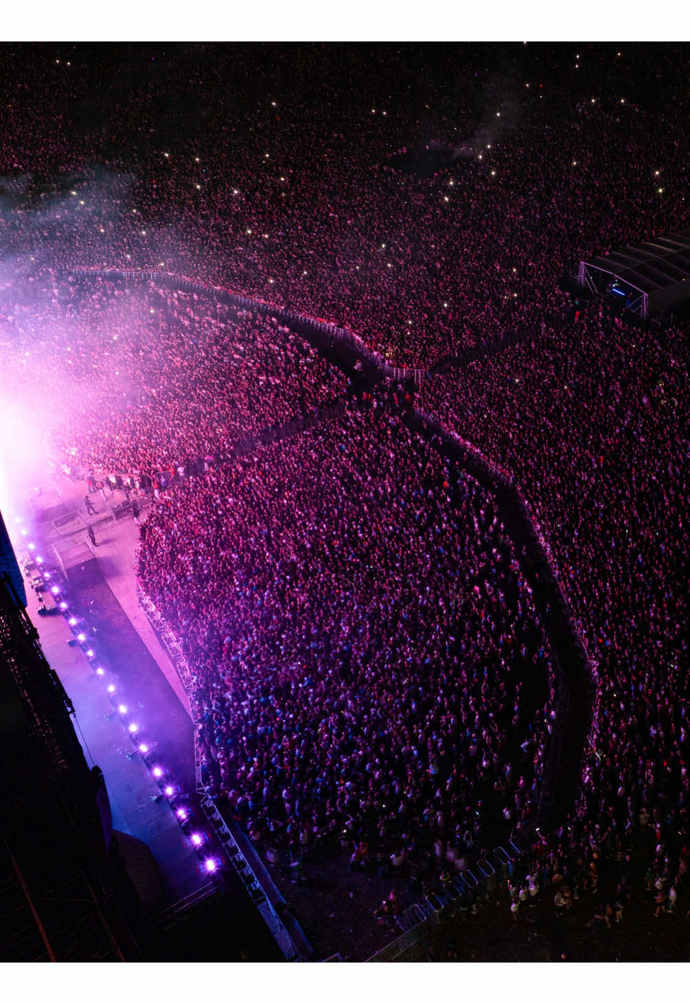 Drone shoot @Young Thug for @Les Ardentes  2025 ⚠️↪️📱 #YoungThug #LesArdentes #DroneView #Show #LesArdentes2025 @Booska-P  @Views @ComplexMusic @Brut. 