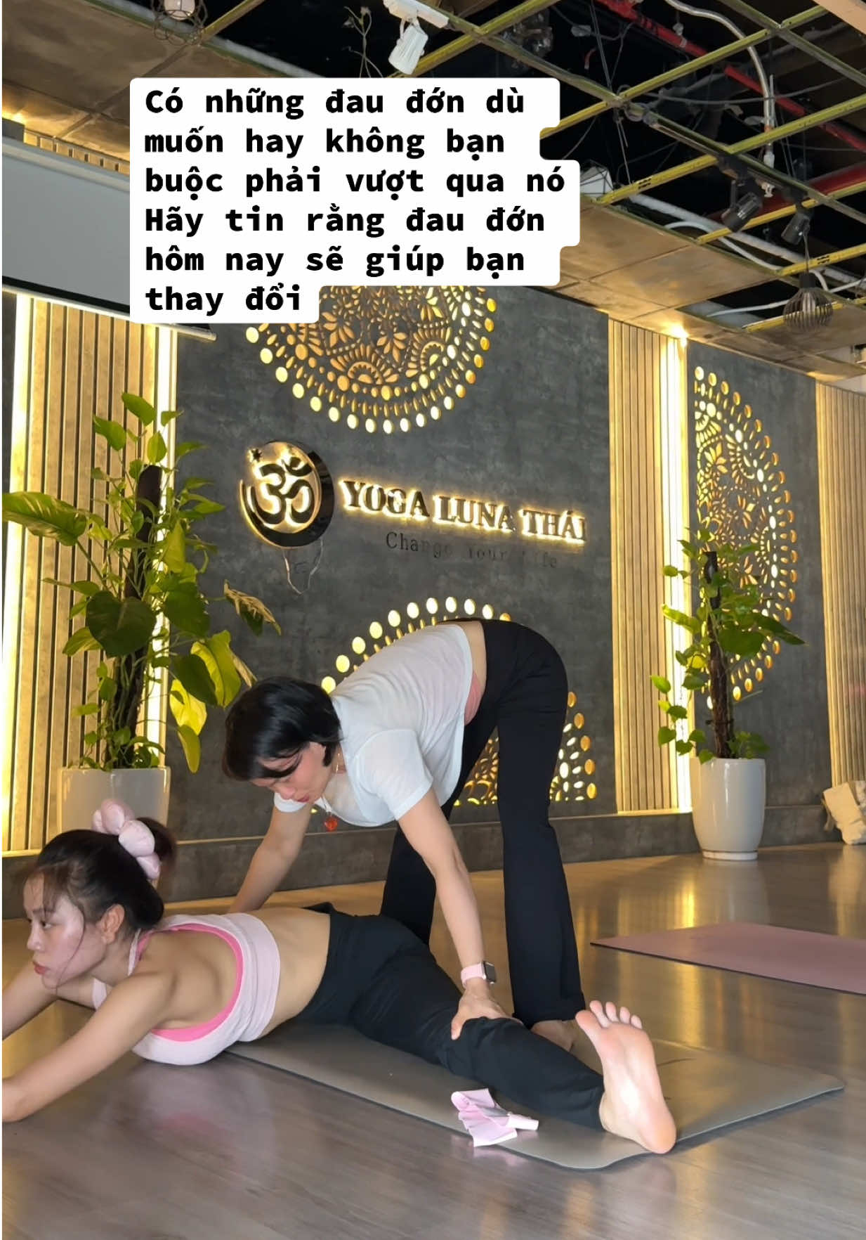 Rồi chúng ta sẽ gặp được những người tốt hơn, vì chúng ta đang tốt hơn mỗi ngày 🌱 #huyenvayoga #yoga #yogagirl #yogaforlife #yoga200h #yogachonguoibanron #resetcuocsong #yogachualanh 