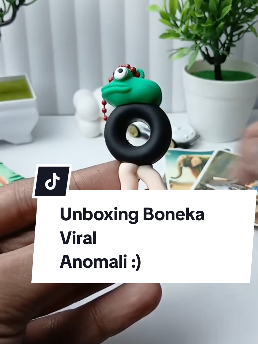 Viral Boneka Anomali Boneca Ambalabu merupakan karakter anomali katak antropomorfik dengan kaki manusia dan tubuh ban mobil #KarakterAnomali  #Populer , #TungTungtungsahur  #ballerinaCappucina #bonekaviral #bonecaambalabu #gantungankunci #viral #fyp #fypage #unboxing #doll #tungtungtungsahur #ambalabu 