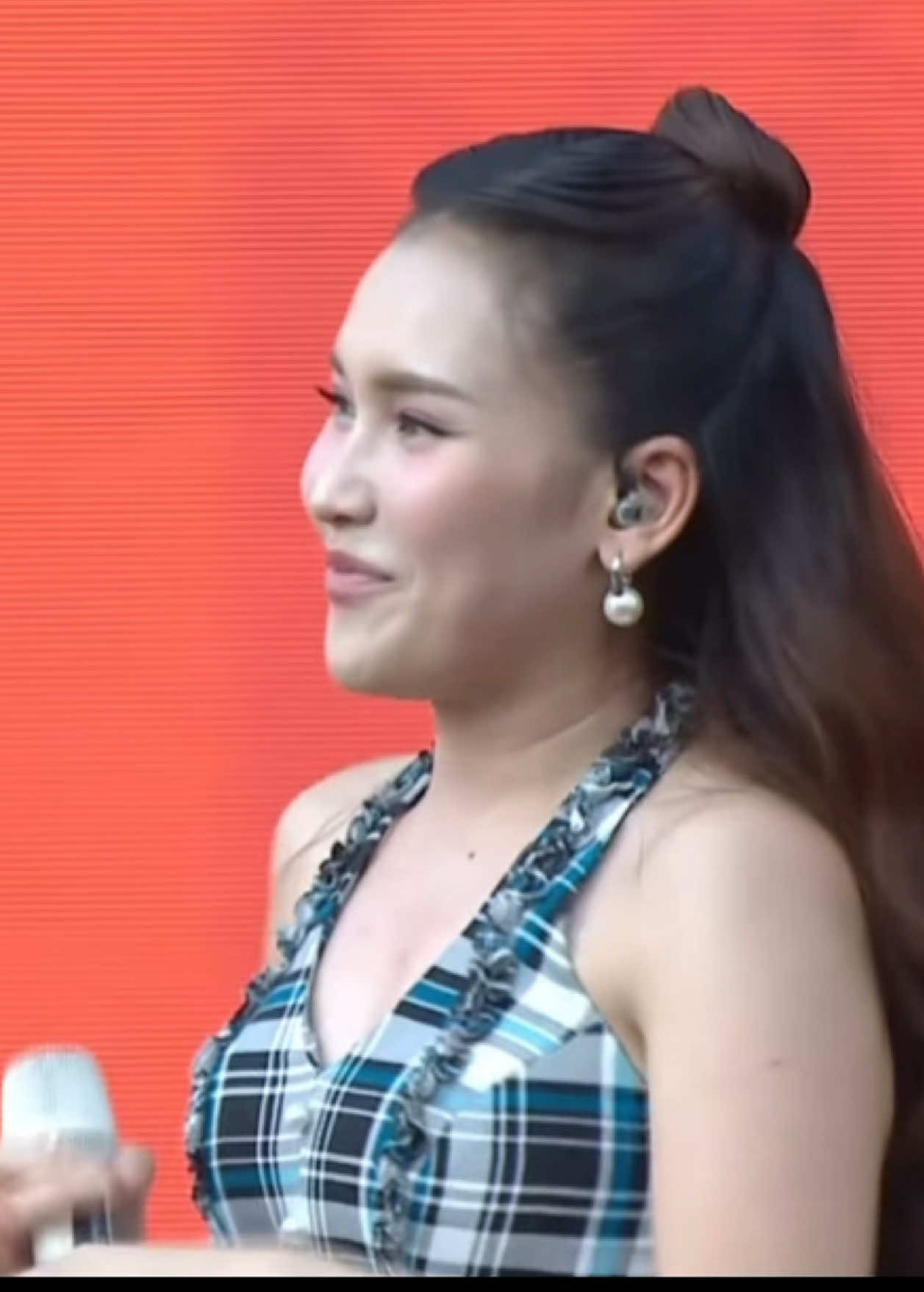 Ayu ting ting CFD Jakarta Dalam Warna 2025 Yang penying happy . . . . @Ayu Ting Ting #ayutingting92 #ayutingting #ayting #ikandalamkolam #cfd #carfreeday #jakarta #jkt #dkijakarta #minggu #pagi 