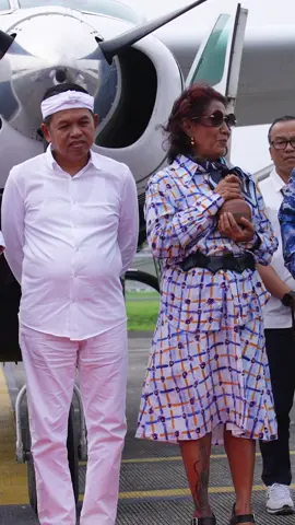 Yogyakarta - Bandung PP Kini Makin Cepat dengan Susi Air! Pada 2 Juli lalu, Susi Air telah resmi membuka rute baru Bandung - Yogyakarta pulang pergi! Acara ini berlangsung di Bandara Husein Sastranegara dan dihadiri langsung oleh Ibu Susi Pudjiastuti, Kang Dedi Mulyadi, serta Bapak Farhan. Hadirnya rute baru ini disambut antusias oleh masyarakat, karena menjadi solusi transportasi yang lebih cepat dan efisien untuk perjalanan antara Bandung dan Yogyakarta. Rute ini akan beroperasi sebanyak tiga kali dalam seminggu, yaitu setiap hari Senin, Rabu, dan Jumat. Tunggu apa lagi, rencanakan perjalananmu dan pesan tiket sekarang juga melalui SUSIAIR.COM atau Traveloka! #FlyWithSusiAir #BeyondSusiAir #ReachingTheUnreachable #SampaiUjungSeluruhIndonesia #SusiAir ————— Yogyakarta – Bandung Now Faster with Susi Air! On July 2nd, Susi Air officially launched its new Bandung – Yogyakarta round-trip route! The inauguration took place at Husein Sastranegara Airport and was attended by Ibu Susi Pudjiastuti, Kang Dedi Mulyadi, and Bapak Farhan. This new route was enthusiastically welcomed by the public, as it offers a faster and more efficient travel option between Bandung and Yogyakarta. The route will operate three times a week—every Monday, Wednesday, and Friday. So, what are you waiting for? Plan your trip now and book your tickets at SUSIAIR.COM or Traveloka!  📷: Susi Air Media Team & @diskominfobdg 