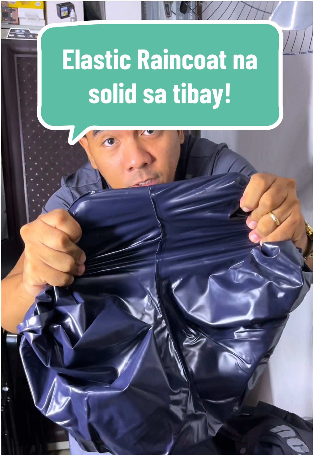 Kapote na pangmatagalan! Elastic durability test natin yan! solid makapal! #raincoat #kapote #rubberizedraincoat #matibaynakapote #waterproof #elasticmaterial #durabledesign #rainyseason #rainydays #ridersraincoat #motorcycleraincoat #foryoupage #foryou #fyp 