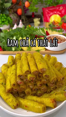 Ram chả cá thát lát đi các bác ơiiiii cuốn tròn tròn xinh xinh ngon nhắm #HảoThíchVàoBếp #thíchnấuăn #thíchvàobếp #nấuăncùngtiktok #mónngonmỗingày #vàobếpcùngtiktok #ramchaca 