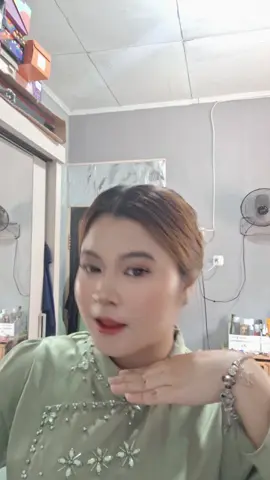 bridesmaid on duty😍🫶🏻 make up sendiri dengan rambut hasil tangan ajaib mamii😘