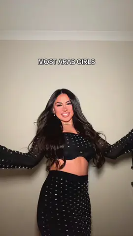 Iraqi dancing brings a whole new energy! #arabmusic #iraqibantz #irak #iraqitiktok #iraniangirl #foryoupage #sajda #nancyajram 