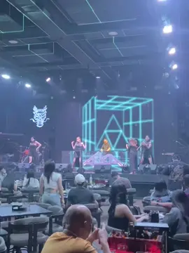 Saturday night…at@Kowloon Crave & Groove #surabayanightclub #surabayanightclub #clubmalamsurabaya #ktv #room #party #surabayahitz #nightlife #djremix #djalkaflow #clubsurabaya #breakbeatmusic 