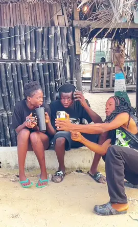 Hilarious Alien Prank Challenge! #alienprank, #funny, #viral, #prankchallenge, #trending#prankvideo #comedia #😀😀😀 #creatorsearchinsights 