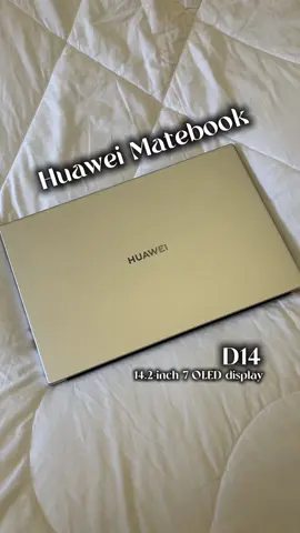 Opsie welcome to college bae! This one is 🙆🏼‍♀️ Huawei Matebook D14 💛🧡 #huaweimatebook14 #huaweilaptop #laptop 