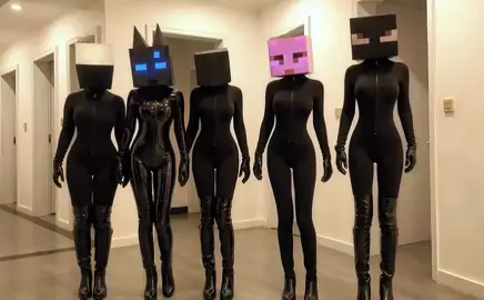 these particular costumes give a mysterious and intriguing look~ #cosplaychina #cosplay #cosplayer #cosplayers #cosplaygirl #asiancosplay #asiancosplayer #chinese #chinesecosplay #box #boxhead #boxmask #enderman #enderwoman #catsuit 