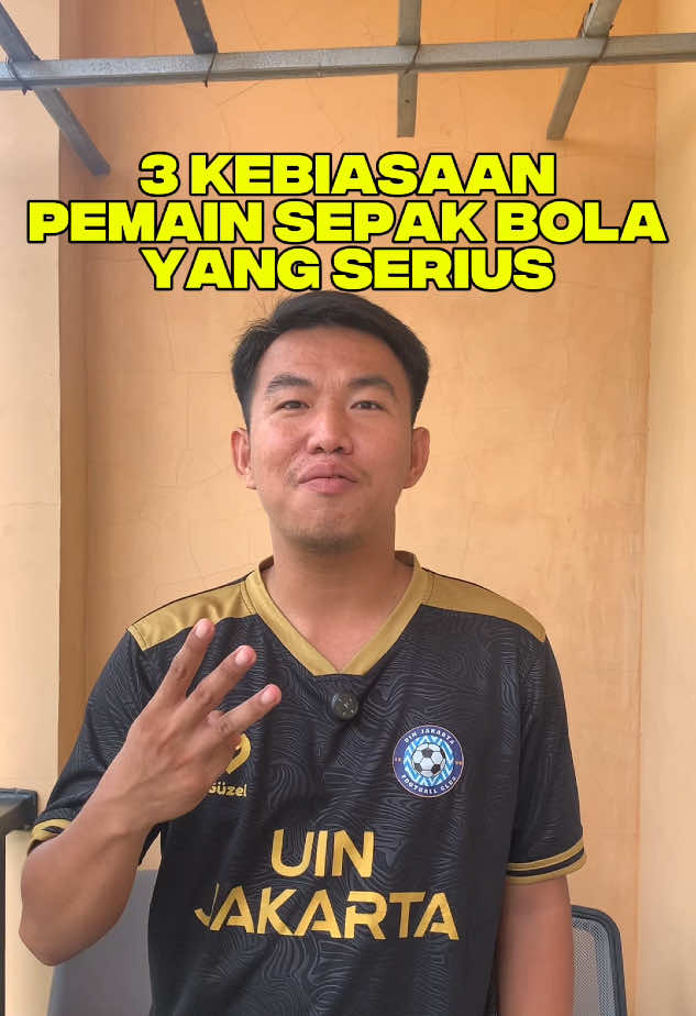 3 Kebiasaan Kecil yang Bedain Pemain Biasa & Pemain Serius. Mau jadi pemain yang dilirik pelatih? Mulai dari kebiasaan kecil sebelum latihan.