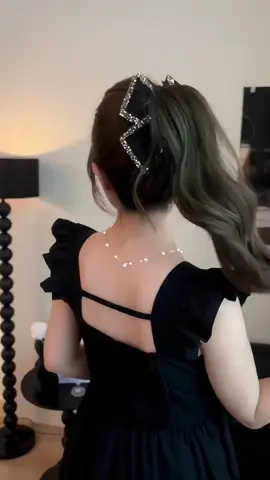 ✨ เพิ่มความหวานให้ลุควันนี้ด้วยกิ๊บโบว์ผ้าซาตินสุดคิ้วท์! 🎀 จะผมปล่อยหรือรวบก็ปัง! มีให้เลือกหลายสี แมทช์ได้ทุกลุคเลยค่าาา 🥰 รีบมาตำก่อนหมดน้าาา 💖 #กิ๊บติดผม #กิ๊บโบว์ #ผ้าซาติน #แฟชั่นผม #เครื่องประดับผม #ของมันต้องมี #tiktokแฟชั่น #รีวิวบิวตี้ #douyinmakeup #ป้ายยาtiktok #ป้ายยาเก่ง #ของดีบอกต่อ #TikTokBeauty