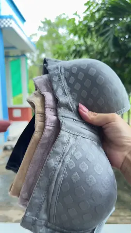 Mặc áo ngực định hình này nó gom from, tạo khe và chống chảy xệ ok lắm nhen chị. Ngực to, mẹ bầu, mẹ bỉm cần sự thoải mái là chân ái luôn. #noitro #chamsocsacdep #phunu #nongdan #mebim #mebimsua #mebimsuachamcon #mebimsausinh #aonguc #aodinhhinh #congnhan #aongucdinhhinh 