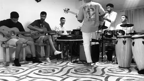 صريخ منتظم بـ اللغة الاسبانية 🤨⁉️ #fyp #explore #guitar #gipsykings 