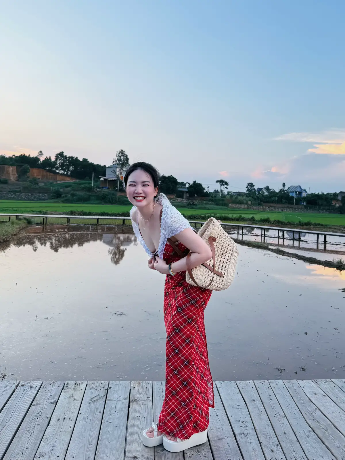 Book chiếc retreat cánh đồng lúa chín thơ mộng, nhưng đến nơi thì lúa gặt xong rùi là như vầy đó😌