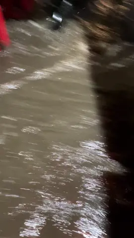 lg makan tbtb banjirr😭😭 