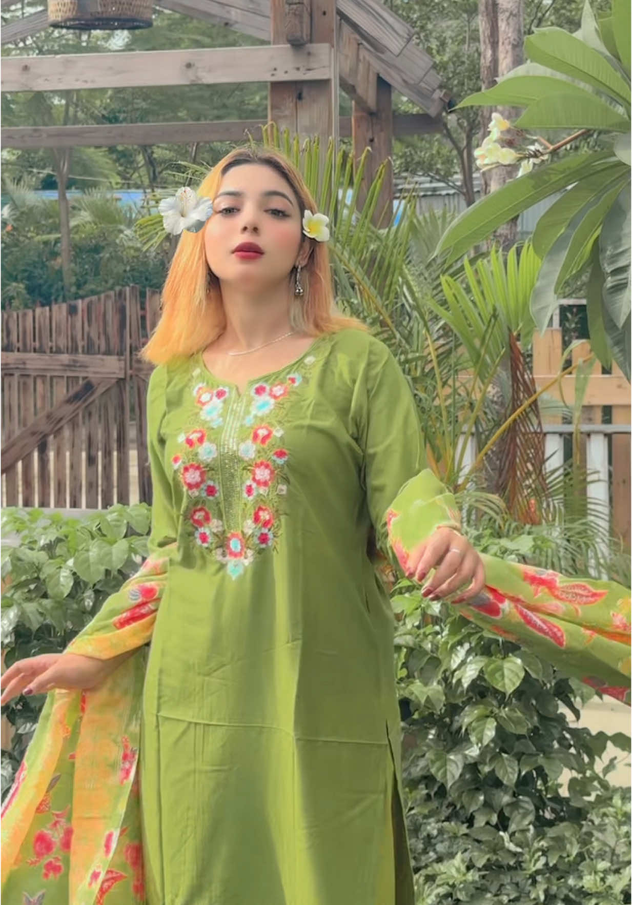 এই গান গুলো কে কে শুনতা? ড্রেস @.fariajahan #CapCut #wharwouldyoudo #viralvideo #musicalmindreader #akhi_akter 
