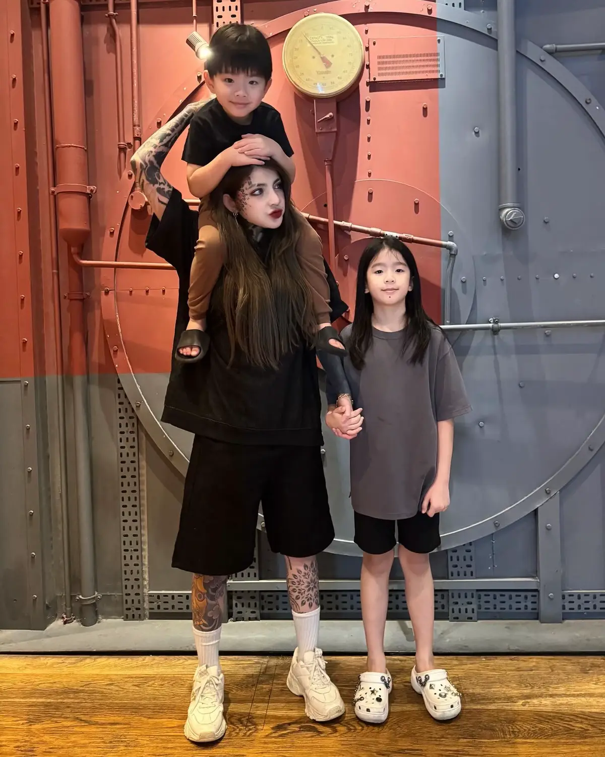 The only true love that exists ♥️ Give mummy some time, mummy will make it happen. No matter how tiring or hard, I will be there for you both♥️ 我也还是个小孩 ～ #singlemom #tattooed #tattoos #tattooist #tattoostyle #tattoosg #tattooartwork #tattooartist #sgtattoo #tattoosg #sgtattooartist #divinetattoostudio #tattoogirl #tattooist #tattooer #tattoo