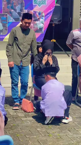 Masyaallah tabarakallah melepas anak soleh kepesantren #pesantren #melepasanakmondok #anakpesantren #fypシ゚viral 