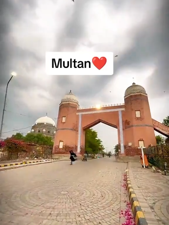 #creatorsearchinsights #multankila❤️ #fullforyoupage🔥🔥🔥⚡⚡⚡ #taranding_video_tiktok #vairalvideo 