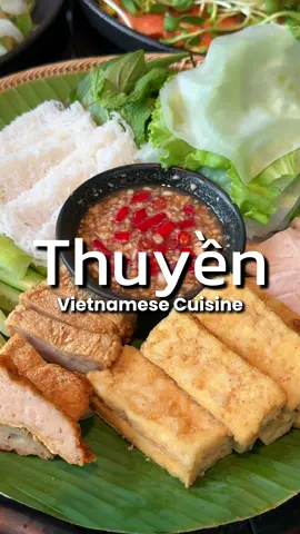 ร้านอาหารเวียดนามเจ้าอร่อยย่านปรีดี ที่คนเวียดนามยังปักหมุดมากิน  ที่นี่สูตรอาหารของเขารสชาติอร่อยมากเหมือนบินไปกินที่เวียดนามเลย  และร้านเนี้ยเป็นร้านรับรองสถานทูตเวียดนามด้วยนะ บอกเลยว่าเก๋าจริงๆ 📍Thuyen (เถวี่ยน) *ในซอยปรีดีพนมยงค์ 37 🚘มีที่จอดรถหลังร้าน 🕓เปิดให้บริการทุกวัน จ-ศ 11.00-14.30 16.30-22.00 ส-อ 11.00-22.00 #Thuyen #เถวี่ยน #อาหารเวียดนาม  #เวียดนาม🇻🇳 #ปรีดีพนมยงค์ #ร้านอาหารเวียดนาม #อร่อยบอกต่อด้วย #อร่อยไปกิน 