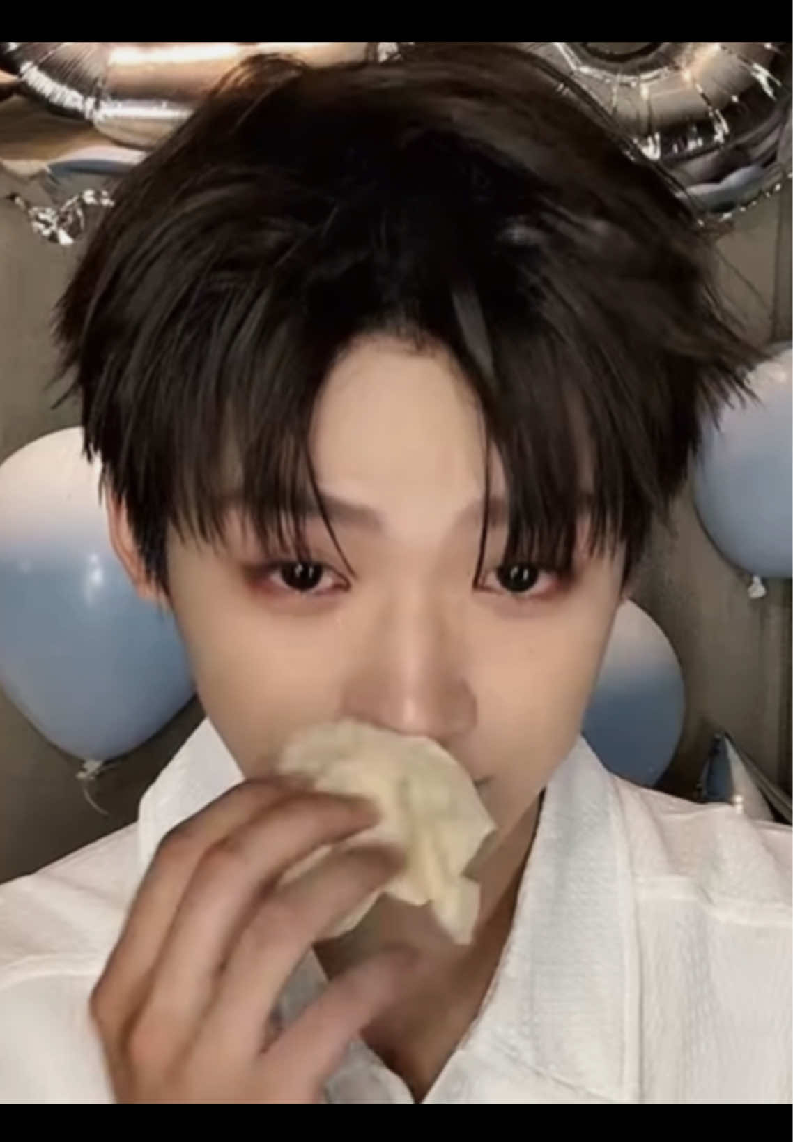 Giây trước vừa kêu không khóc đâu, giây sau đã khóc ngay được…Còn liên tục cảm ơn mọi người nữa…Nhưng mà Tiểu Du của chúng mình ơi…hôm nay là ngày vui mà, mọi thứ anh có ngày hôm nay đều xứng đáng với tất cả sự nỗ lực vừa qua chứ…gian khổ sắp qua hết rồi! Thật đó!!!  #梓渝 #ziyu #tudu #tửdu #revengelove #xuhuong #viral 