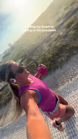 The true definition of runners high  #Running #runner #boardwalk #boardwalkrunning #oc #oceancity #oceancitynewjersey #runningtheboardwalk #runnershigh #brooks #brooksrunning #goodvibes #momswhorun #momlife #MomsofTikTok #momsover30 #womenwhorun #runna #runnatrainingplan #runnaapp 