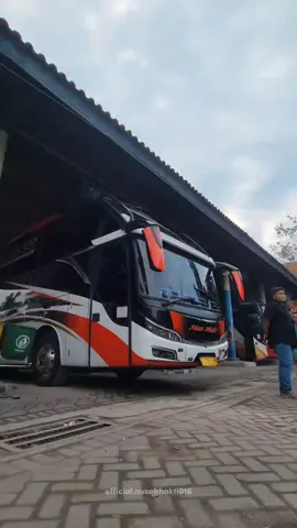 premium cepat? oh jelas ini premium bukan sembarang premium. pesona AKAP Premiumnya Cepu #premiumbus #scania #bojonegoro   @official_nusabhakti 