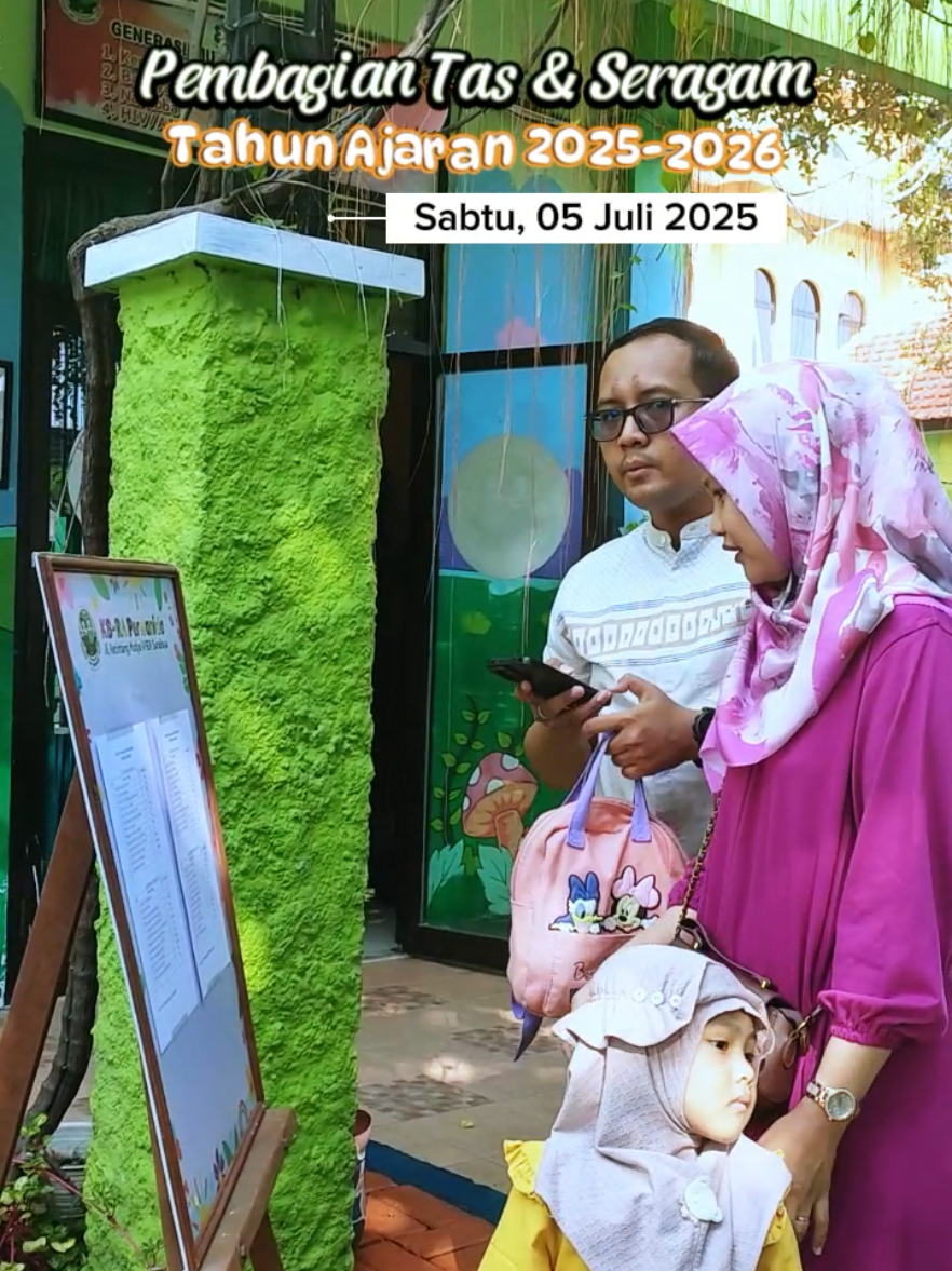 Assalamu'alaikum Alhamdulillah telah dilaksanakan pembagian Tas & Seragam untuk Siswa Tahun Ajaran 2025-2026 pada Sabtu, 05 Juli 2025 Sampai jumpa pada MATSAMA 2025 ya teman-teman 🤗 #CapCut #tahunajaranbaru #tahunajaran2025 #paud #kindergarten 