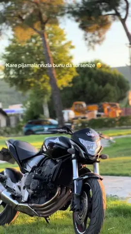 Cafe önü dekor bisikletlerinize benzemez.#keşfet #honda #hornet600 #muğla #sound #fypviral #CB600F 