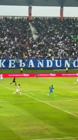 Aksi Zulkifli di laga debutnya bersama tim Persib senior 😍🌟💙