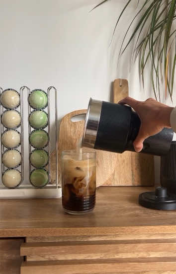 We like our coffee how we like our summer... chilled, iced and refreshing 🧊☀️   With a Coconut Vanilla iced latte, obviously   🎥 @contentcreationbyayesha 