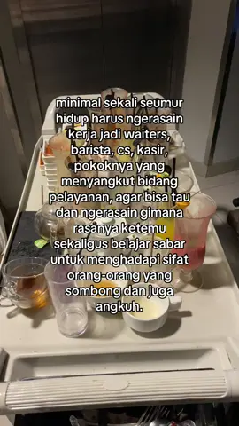 dari pekerjaan ini juga banyak belajar kalo ternyata makna kata sederhana seperti kata maaf, tolong, dan terima kasih itu sangat sangatlah berarti. #waiter #barista #kasir #restaurant 