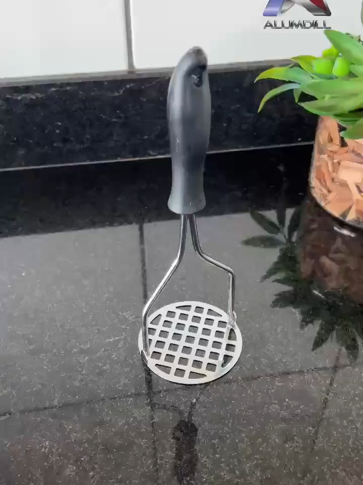 Amassador Batatas Manual Espremedor Legumes Multiuso Aço Inox Com Cabo Plastico Cozinha 24 cm