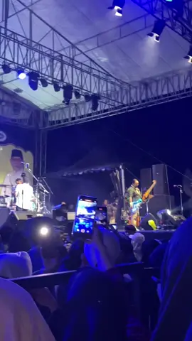 YANK ditunggu tunggu melody gitar bang apoy #fyppppppppppppppppppppppp #waliband #konserlombok 