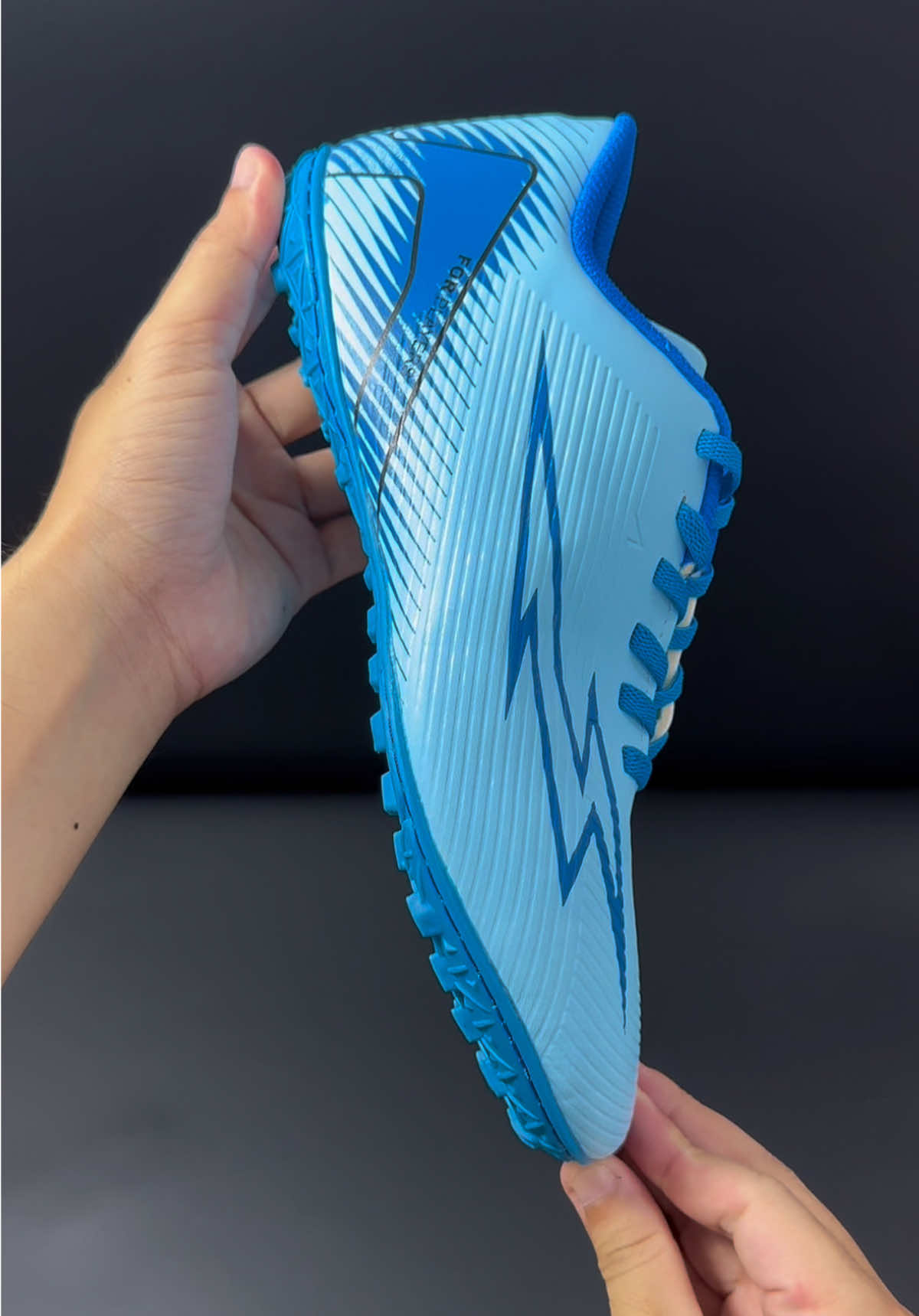 Gợi ý mẫu giày đá bóng phân khúc dưới 200K #BóngĐá #Football #giàyđábanh #reviewgiaydabanh #giàyđábóng #giaydabong #reviewgiaydabong #tiktokbongda #TiktokShopThoiTrend #MuaTaiTiktokShop #ThuHaiFreeship 