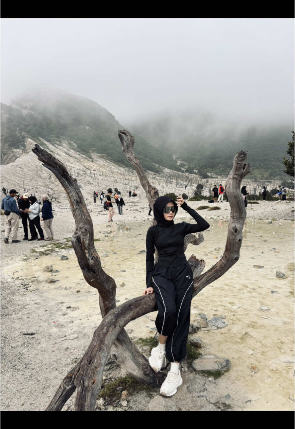 outfit ke papandayan 🤗#papandayan #garut #gunungpapandayan 