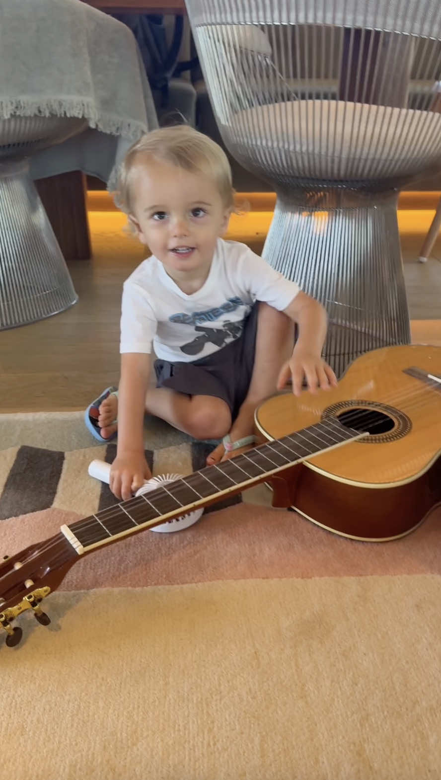 I think we have an artist on our hands! 💖🎨🎤 Phoenix is ready for his debut single “Bedtime Song” to be shared with the world  😂 ✨ #CutesieCrew #IconsOnly 🥰 