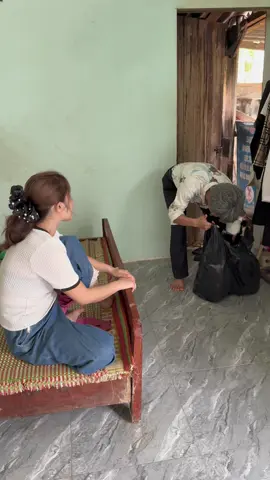 Em có làm gì đâu 