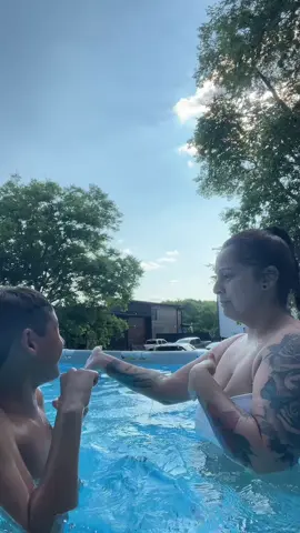 No one was harmed in this video #momlifebelike #momsonduo #mymini 