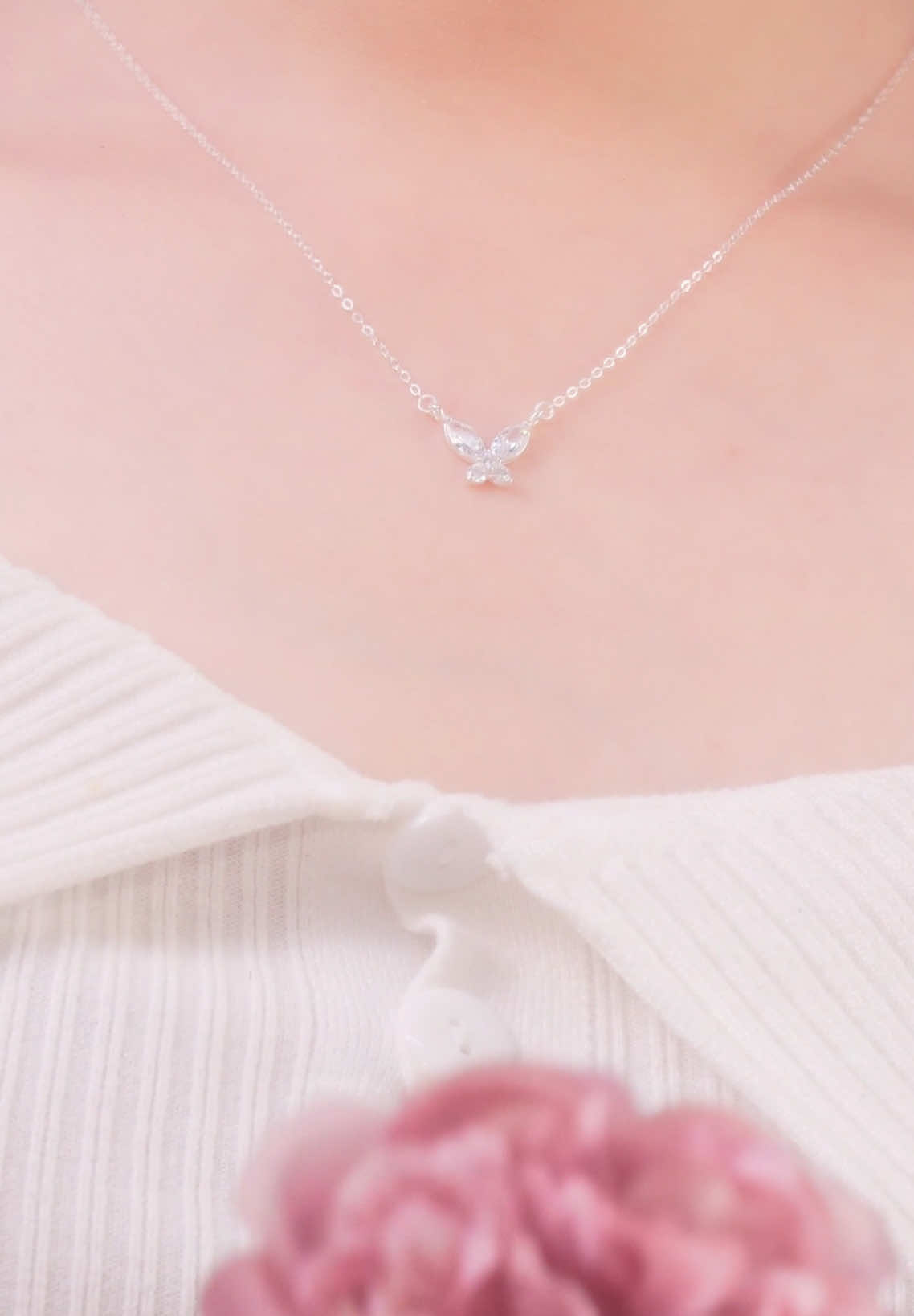 D0258 – Dây chuyền TLEE mặt hồ điệp thân đính đá. Nàng nào mê style nhẹ nhàng, pastel thì em này là chân ái 🎀#tleejewelry #daychuyenbactlee #lactaybactlee #nhanbactlee #nhandoibactlee #khuyentaibactlee #lacchanbactlee #trangsuc 