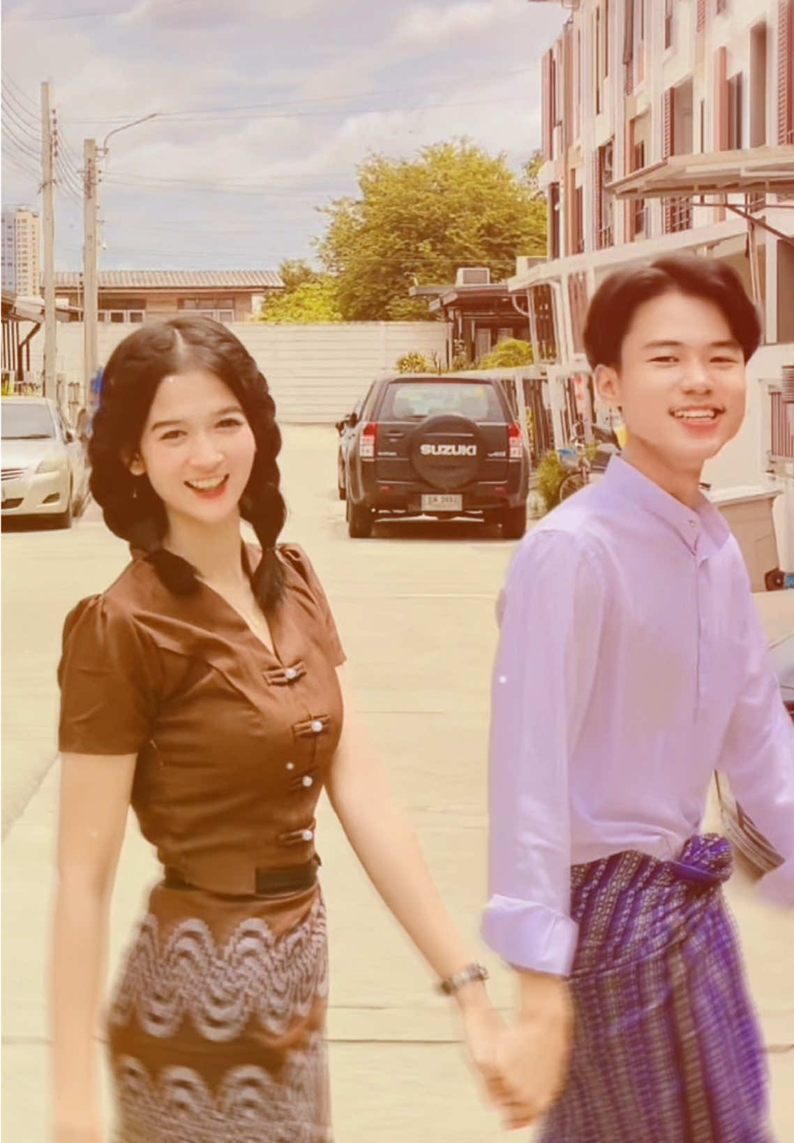 တမျိုးမထင်ကြနဲ့အုံးနော် ကျွန်တော့် ဒီTrend လေးကို joinချင်လို့ အမသူဇာကို ကူညီတောင်းပြီ ရိုက်ထားတာပါနော် ချစ်တဲ့မျက်ဝန်းနဲ့ ကြည့်ပေးကြပါဗျ 🤭😘@smilequeen2518 #မြင်ပါများပြီးချစ်ကျွမ်းဝင်အောင်လို့😜🤗 #fypシ #fypシ #viewများများတက်ပါစေ #foryou 