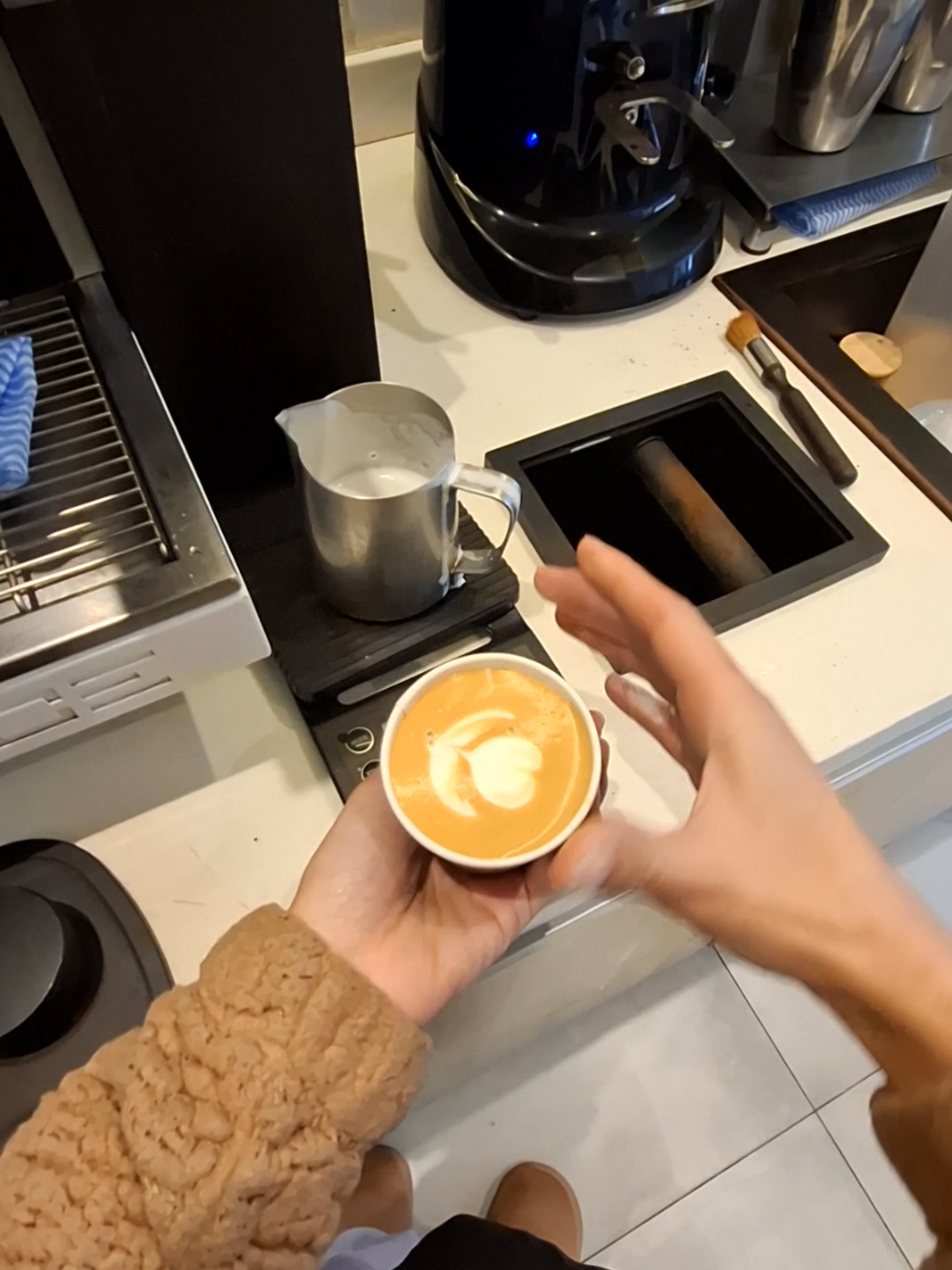 🤍🤎 #cafeteria #coffee #barismo #coffeetiktok #barista #cafe 