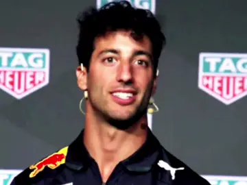 my shaylas daniel ricciardo and carlos sainz . #formula1 #danielricciardo #carlossainz #edit #fyu #gifedit 