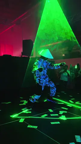Best live show by @Made in Vietnam  #laser #dance #viral #fyp  #creatorsearchinsights 