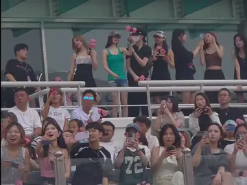 babymonster singing and dancing 'playing with fire' blackpink #asa #enamiasa #pharita #rora #ruka #chiquita #ahyeon #babymonster #blackpink #concert 