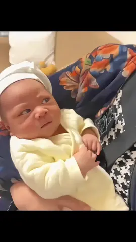 Other baby's reaction vs this one #trollface 