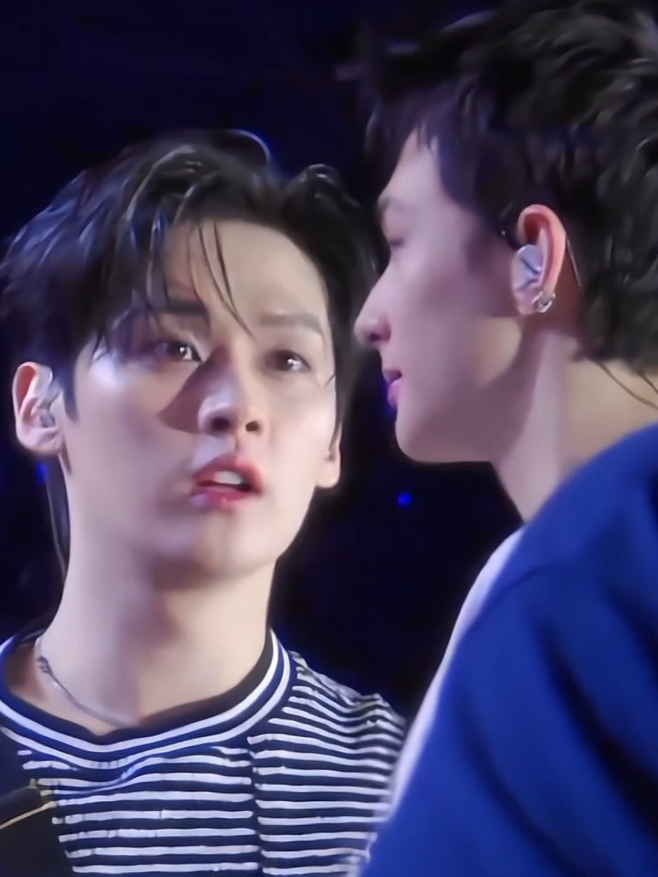i guess lee know just fell in love with hyunjin all over again cr: afaid_ #straykids #skz #leeknow #hyunjin #fyp #hyunho #hyunhoedit #스트레이키즈 #kpopfyp #kpopedit #fypage #straykidsstay #foryou #explore #skzstay #lovestay #fypシ 